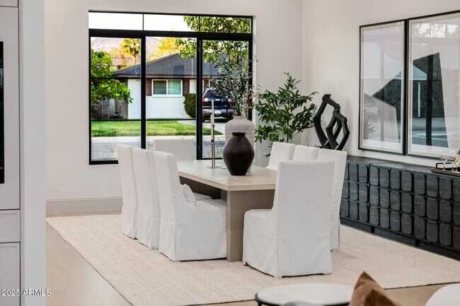 Building Photo - 3301 E Elm St