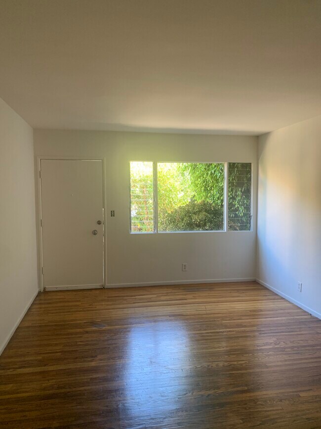 Foto del edificio - 943 N Orange Grove Ave