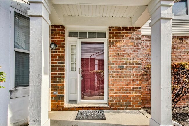 Building Photo - 1686 Buckingham Dr