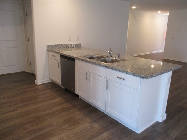 Building Photo - 2487 Tapatio Dr