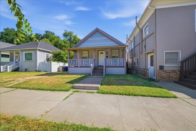 Building Photo - 3153 2nd Ave