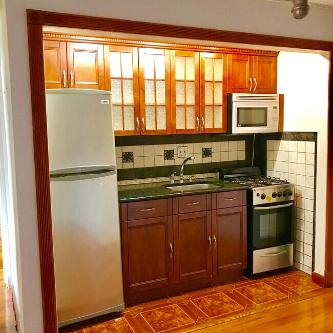 Foto del edificio - 75-25 210th St