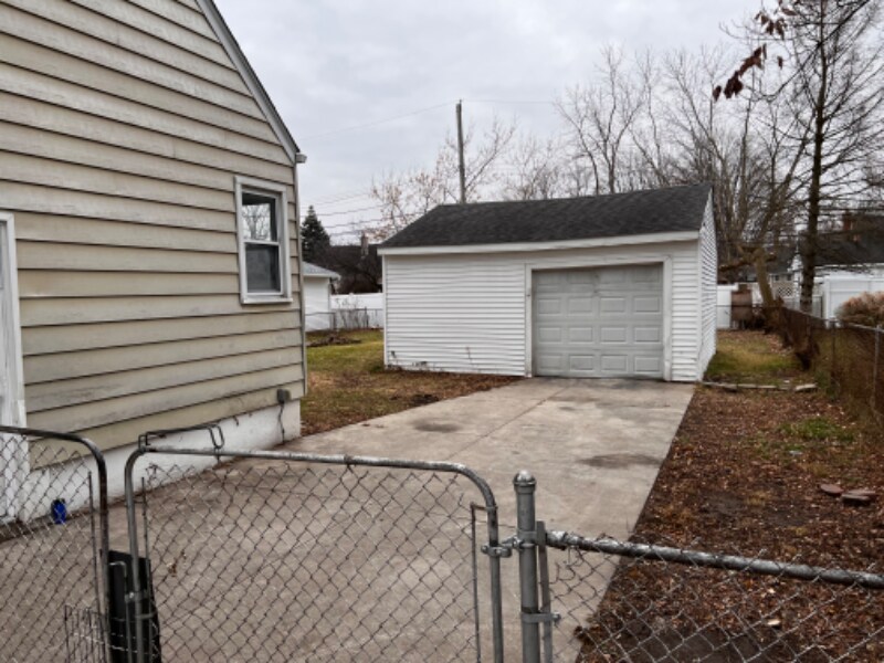 Building Photo - 29879 Cambridge St