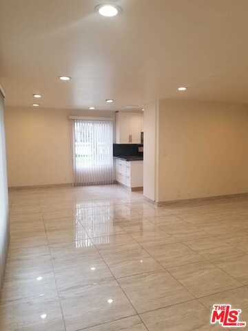 Building Photo - 328 S Elm Dr