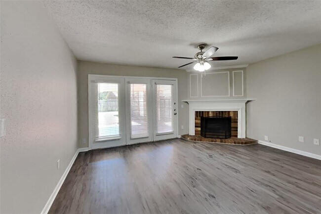 Building Photo - 7607 Round Grove Ln