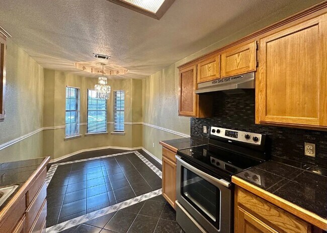 Building Photo - 3805 Sawtooth Dr
