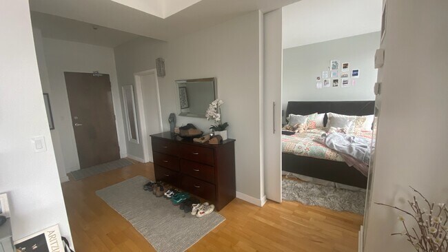 Entrée et chambre principale - 180 York St