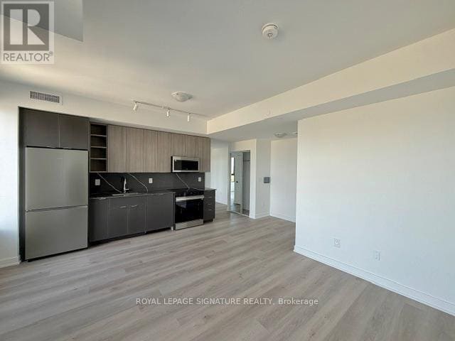 Building Photo - 2075 Lakeshore Rd.