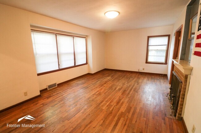 Foto del edificio - Awesome 3 bedroom 1 bathroom home located close to Aggieville and Campus!
