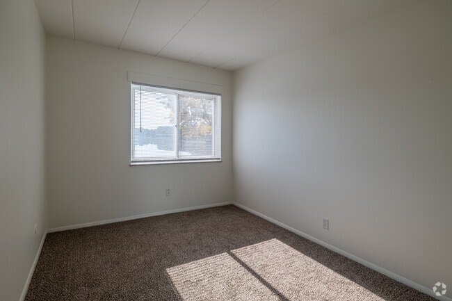 1BD, 1BA - 630SF - RENOVATED - Wyoga Place Apartments - B08