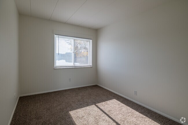 1BD, 1BA A 630SF, RENOVADA - Wyoga Place Apartments - B08