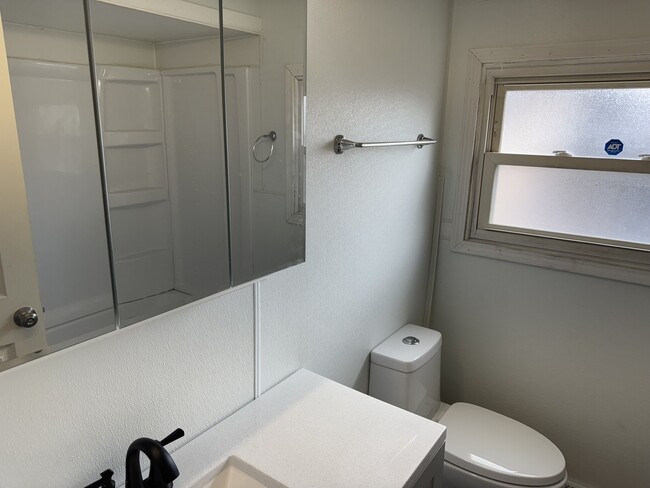 Foto del edificio - 14837 Cottage Grove Ave