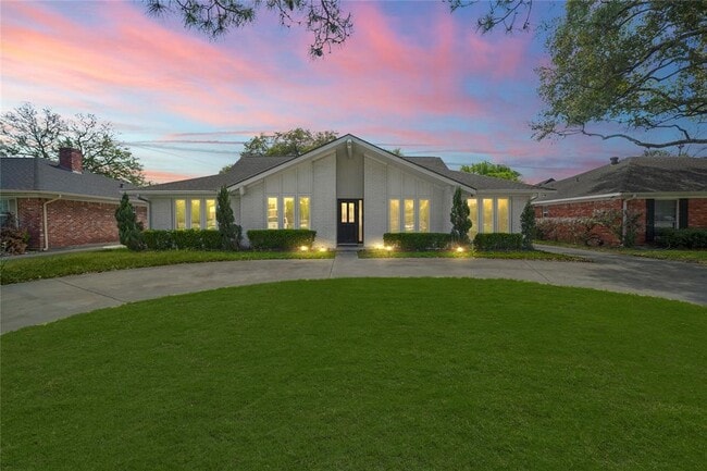 Building Photo - 6215 S Braeswood Blvd