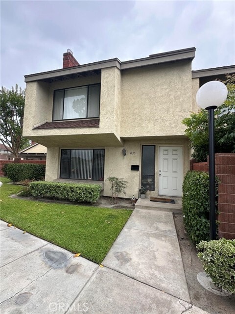 Building Photo - 835 W Orangewood Ave