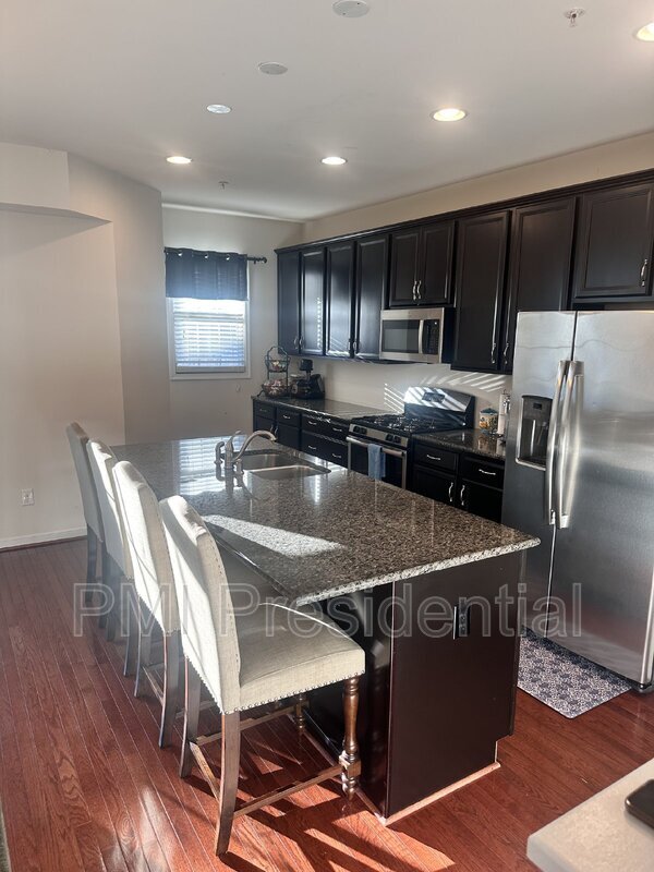 Building Photo - 10945 Parkshire Ln