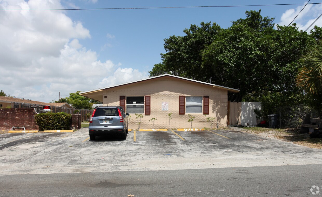 Building Photo - 841 SW 10th St