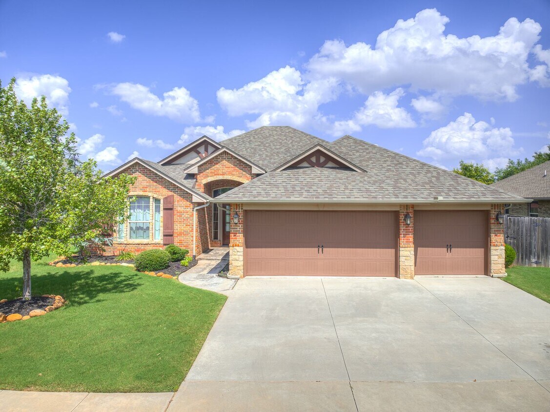 Primary Photo - Charming home in Deer Creek Schools + Lone...