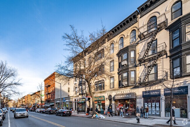 Foto del edificio - 87 7th Ave