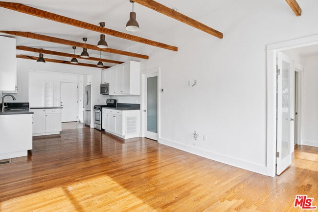 Building Photo - 6217 Poppy Peak Dr