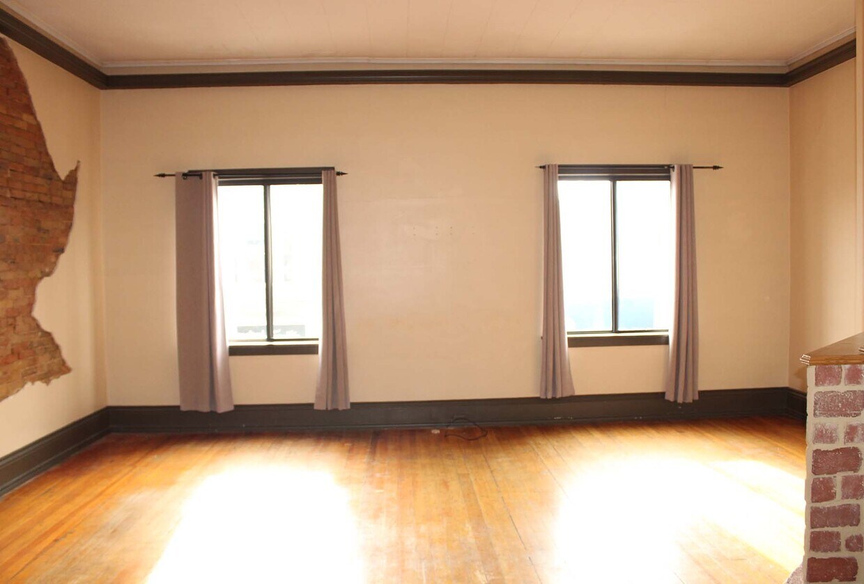 living room looking east - 137 N Main St