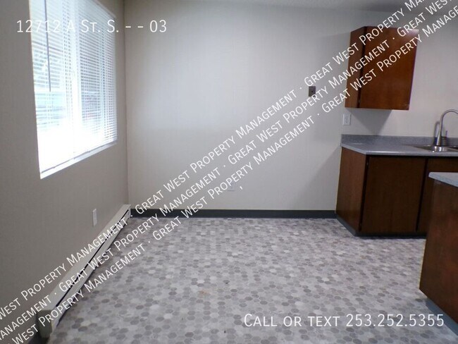 Foto del edificio - 12712 A St S