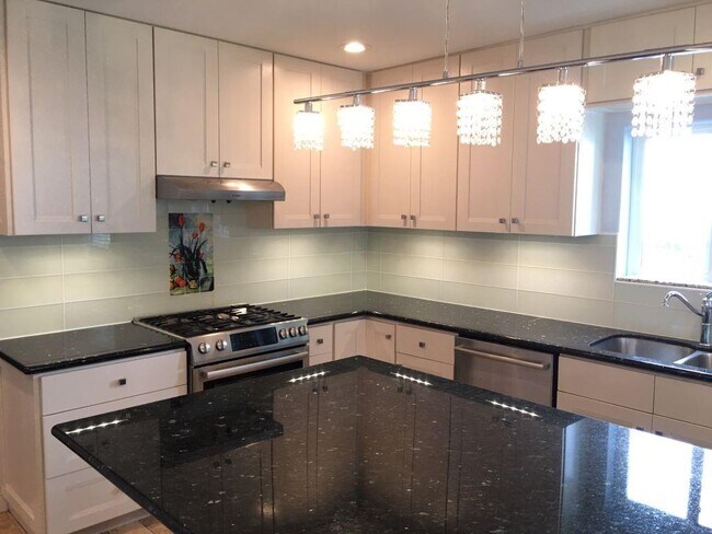 Building Photo - 2811 Quenby Ave