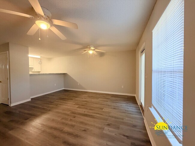 Foto del edificio - Freshly Painted 2 Bedroom Townhouse in Mary Esther!