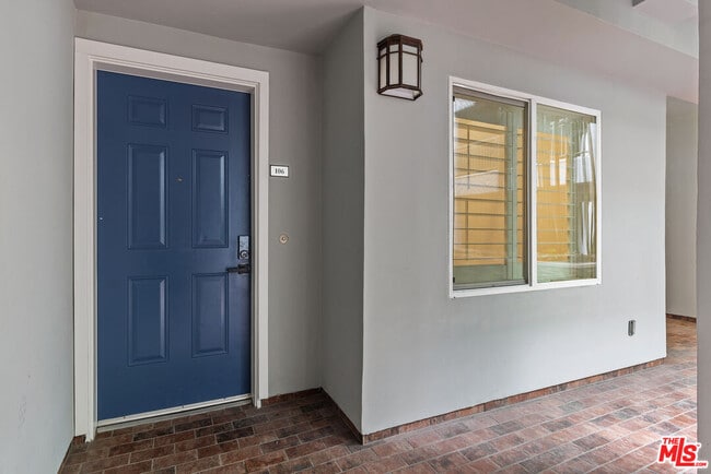 Foto del edificio - 6038 Carlton Way