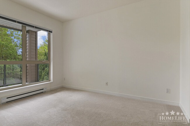 Photo du bâtiment - Condo for Rent in South Surrey – The MORGA...
