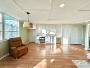 Building Photo - 927 27th St