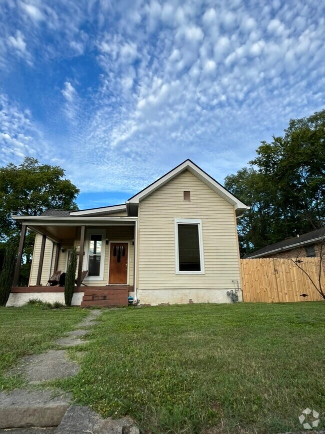 Building Photo - 1005 Pennock Ave