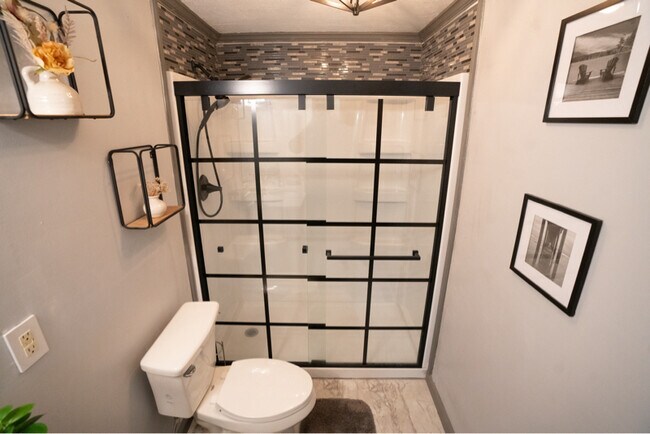 Foto del edificio - 206 Libby Ln