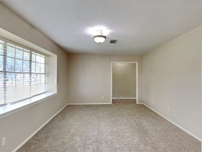 Building Photo - 758 E Princeton Ln