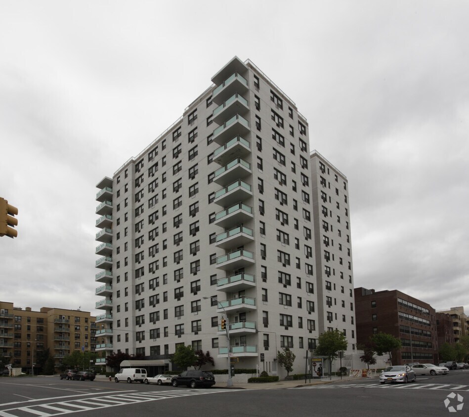 The Westbrook 160 W End Ave Brooklyn, NY Apartments for Rent in