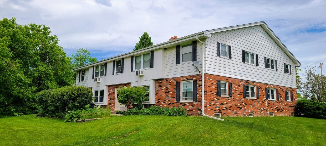 N143W6487 Layton St Unit 6, Cedarburg, WI 53012 Apartment for Rent in Cedarburg, WI