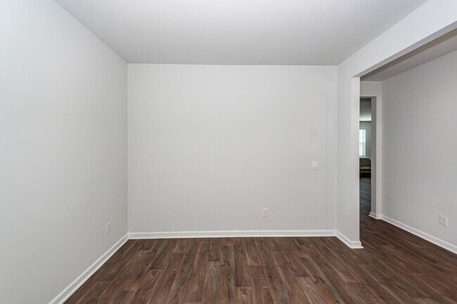 Foto del edificio - 214 Wild Strawberry Ln
