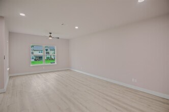 Building Photo - 12310 Glenview Dr