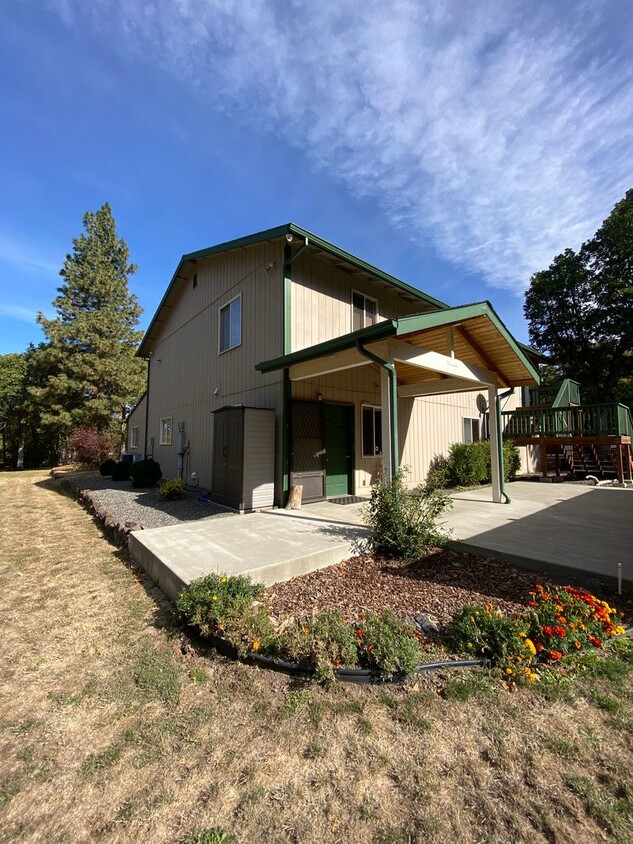 Foto principal - 1 Bedroom 1 Bath | Lyle, WA