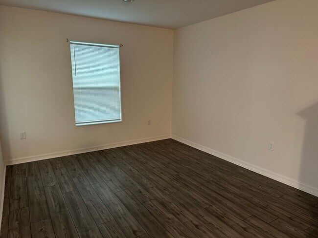 Foto del edificio - 3BR Townhome in Tavares with Open Floor Plan & Community Playground