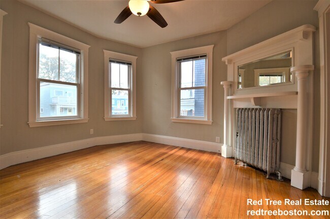 Foto del edificio - 82 Montebello Rd