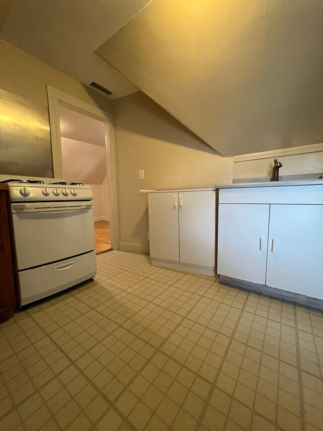 Building Photo - Cozy, Unique Cambridge 1 Bed near Harvard ...