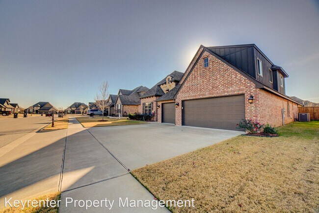 Foto del edificio - 4 br, 4 bath House - 18610 E 45th St
