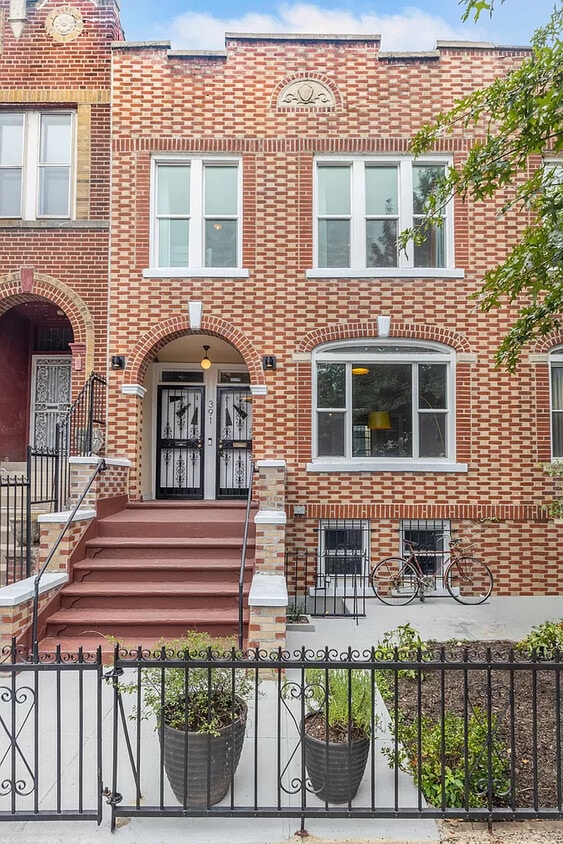 Primary Photo - 391 Fenimore St