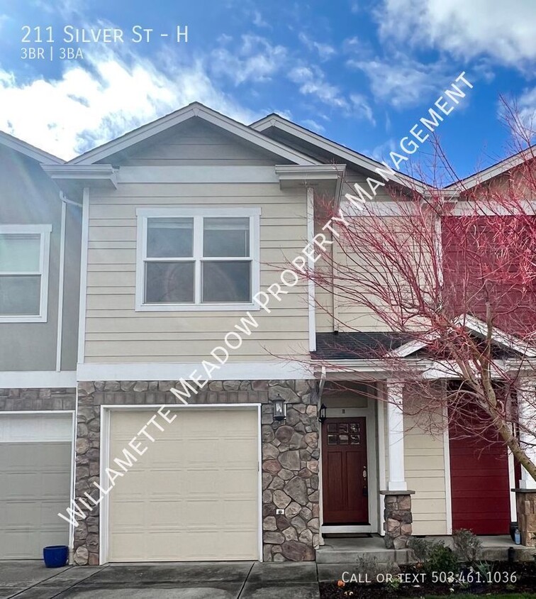 Primary Photo - Beautiful 3 Bedroom, 2.5 Bathroom Updated ...