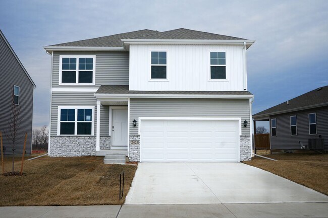 Building Photo - "Cyclist's Paradise: Spacious 2-Story Home...