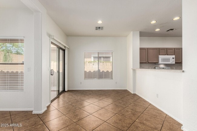 Building Photo - 2556 W Amber Sun Dr