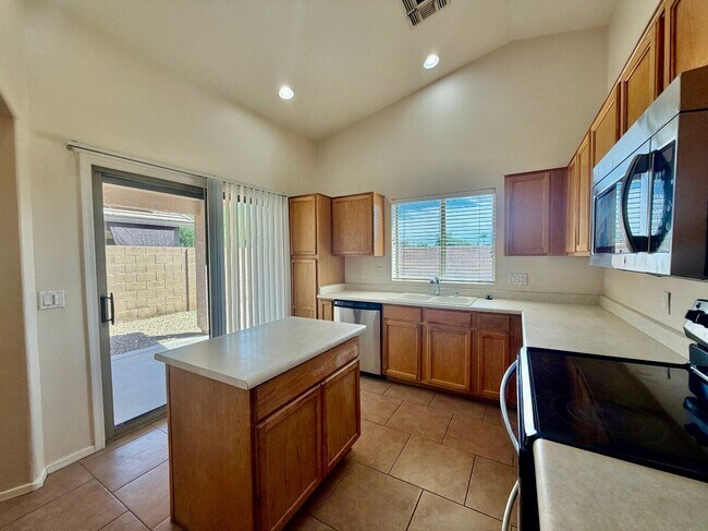 Foto del edificio - 9323 W Harmony Ln