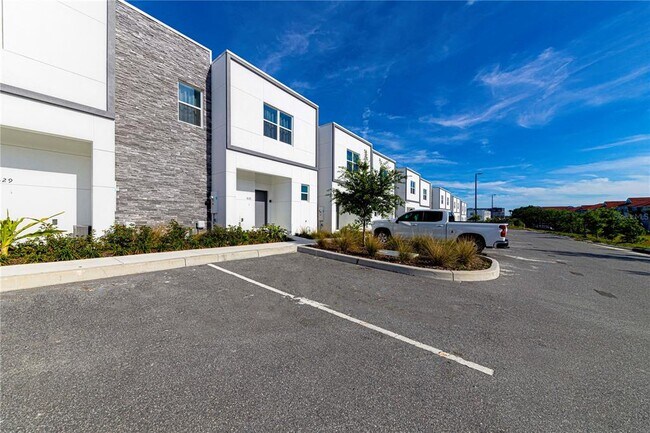 Building Photo - 633 Trikomo Dr