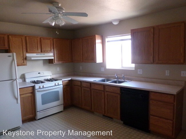 Building Photo - 732-734 E Clarion Dr