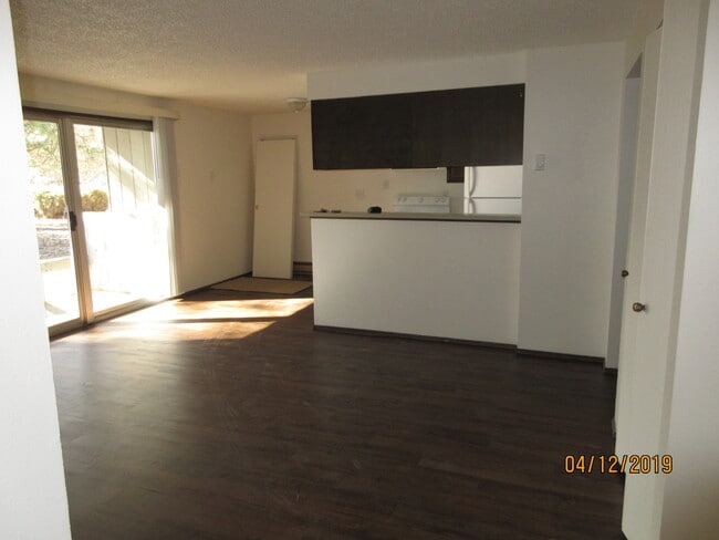 living room, dining room, slider, kitchen - 6320 N Calispel St